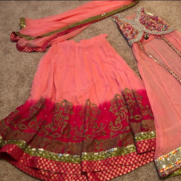 Indian Pakistani Salma Dawood Bridal Wear - Picture 2 of 11